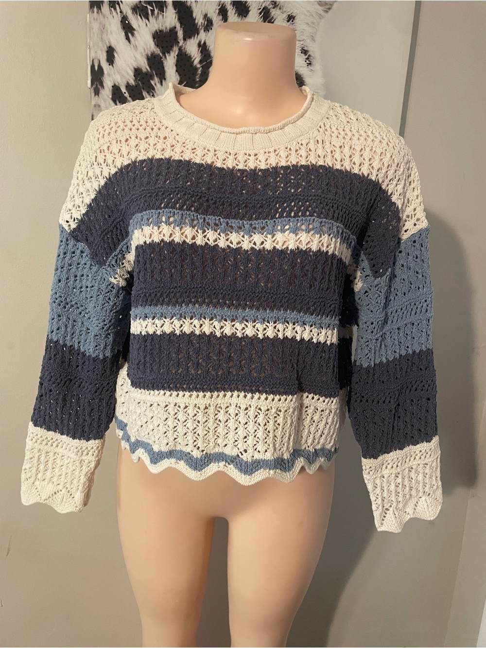 Originality multi tone crew neck knit crochet sweater wavy scalloped hem top L